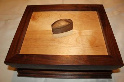 Keepsake box with a dark frame and light inlaid lid
