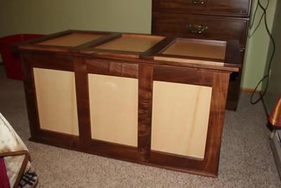 Keepsake chest in black walnut with maple panels